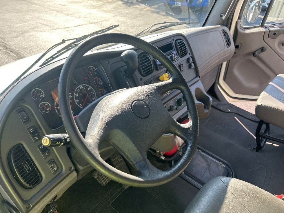 Medium Duty Box Truck-Light and Medium Duty Trucks-Freightliner-2020-M2-Indianapolis-IN-318,070\n\t\tmiles-$ 28,250 - Image 17