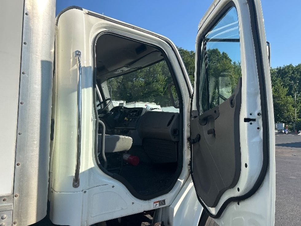 Medium Duty Box Truck-Light and Medium Duty Trucks-Freightliner-2020-M2-Indianapolis-IN-318,070\n\t\tmiles-$ 28,250 - Image 20