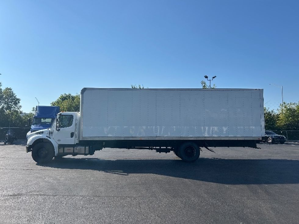 Medium Duty Box Truck-Light and Medium Duty Trucks-Freightliner-2020-M2-Indianapolis-IN-318,070\n\t\tmiles-$ 28,250 - Image 4