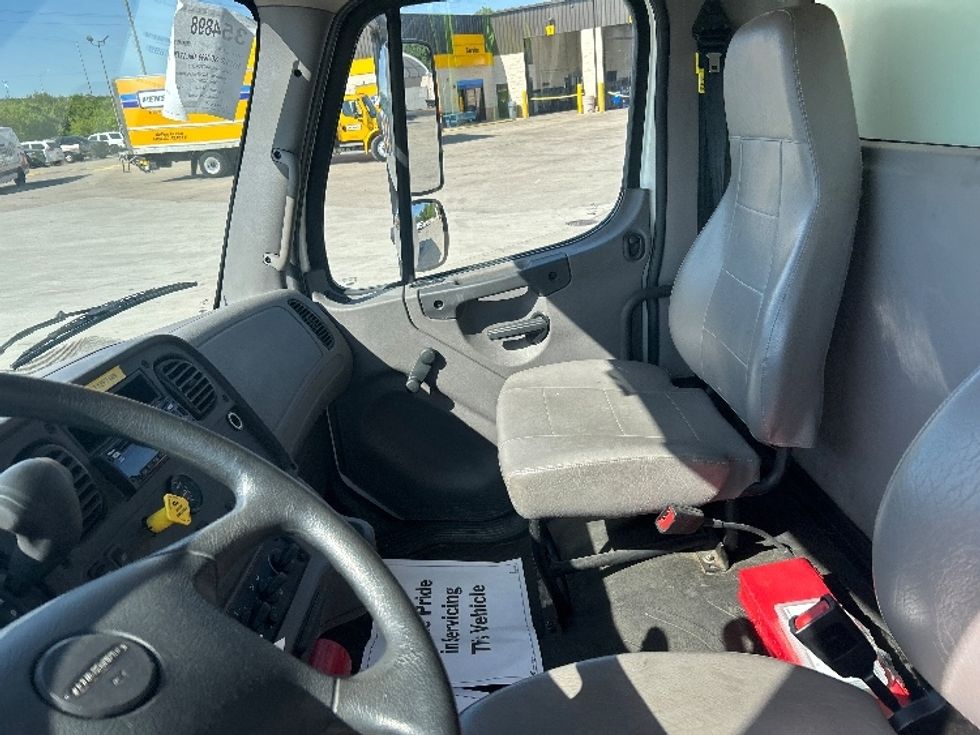 Medium Duty Box Truck-Light and Medium Duty Trucks-Freightliner-2020-M2-Indianapolis-IN-38,704\n\t\tmiles-$ 61,750 - Image 19