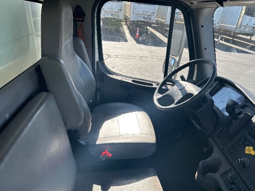 Medium Duty Box Truck-Light and Medium Duty Trucks-Freightliner-2020-M2-Indianapolis-IN-81,138\n\t\tmiles-$ 68,750 - Image 21