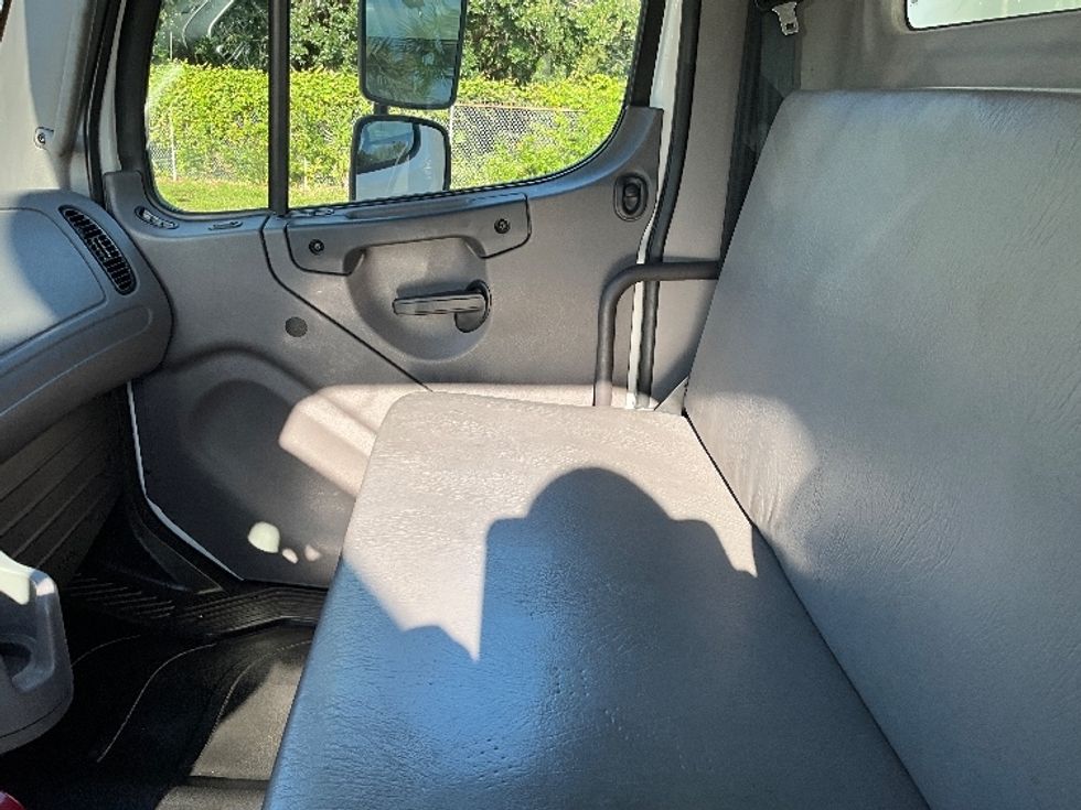 Medium Duty Box Truck-Light and Medium Duty Trucks-Freightliner-2020-M2-Jacksonville-FL-180,921\n\t\tmiles-$ 46,500 - Image 19