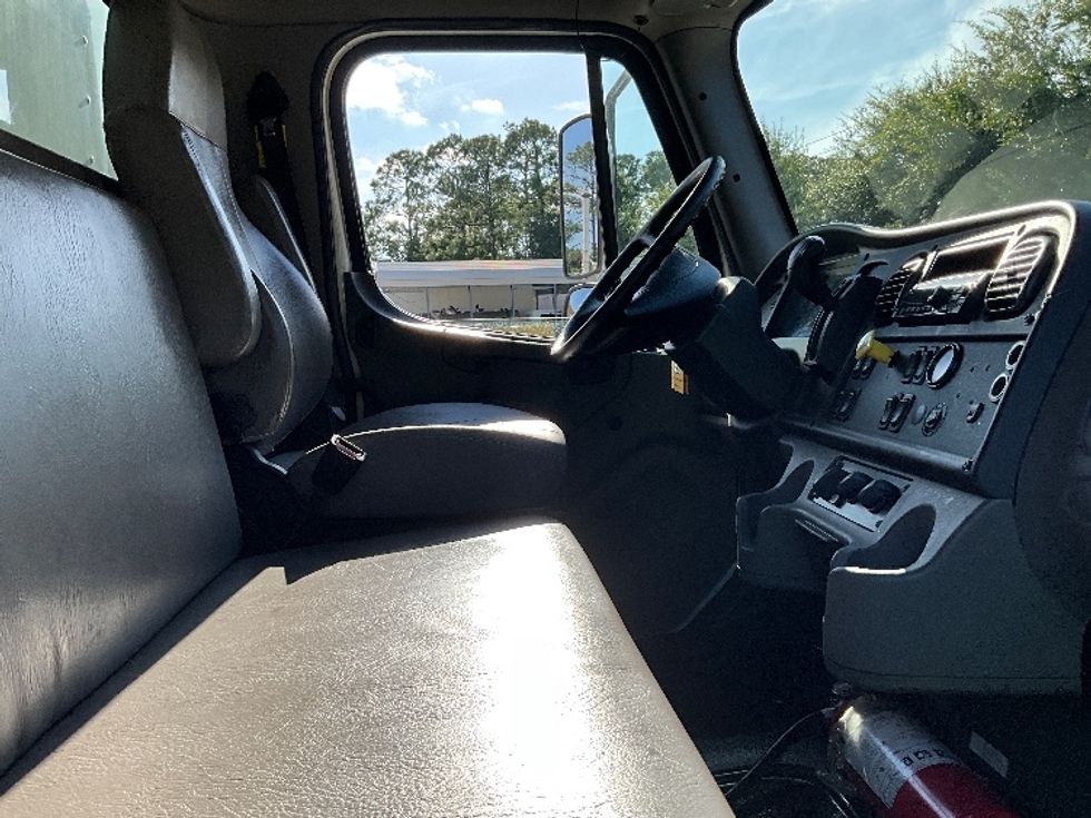 Medium Duty Box Truck-Light and Medium Duty Trucks-Freightliner-2020-M2-Jacksonville-FL-180,921\n\t\tmiles-$ 46,500 - Image 22