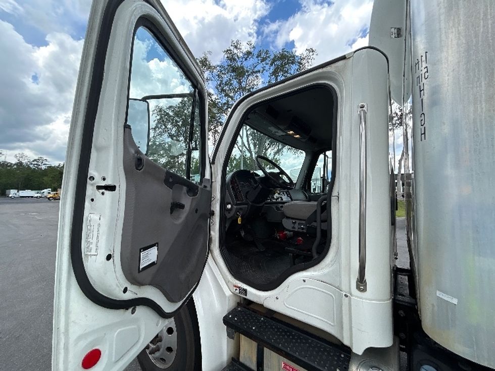 Medium Duty Box Truck-Light and Medium Duty Trucks-Freightliner-2020-M2-Jacksonville-FL-332,728\n\t\tmiles-$ 22,500 - Image 16