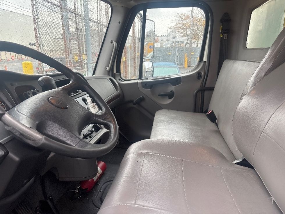 Medium Duty Box Truck-Light and Medium Duty Trucks-Freightliner-2020-M2-Jamaica-NY-171,670\n\t\tmiles-$ 45,500 - Image 19