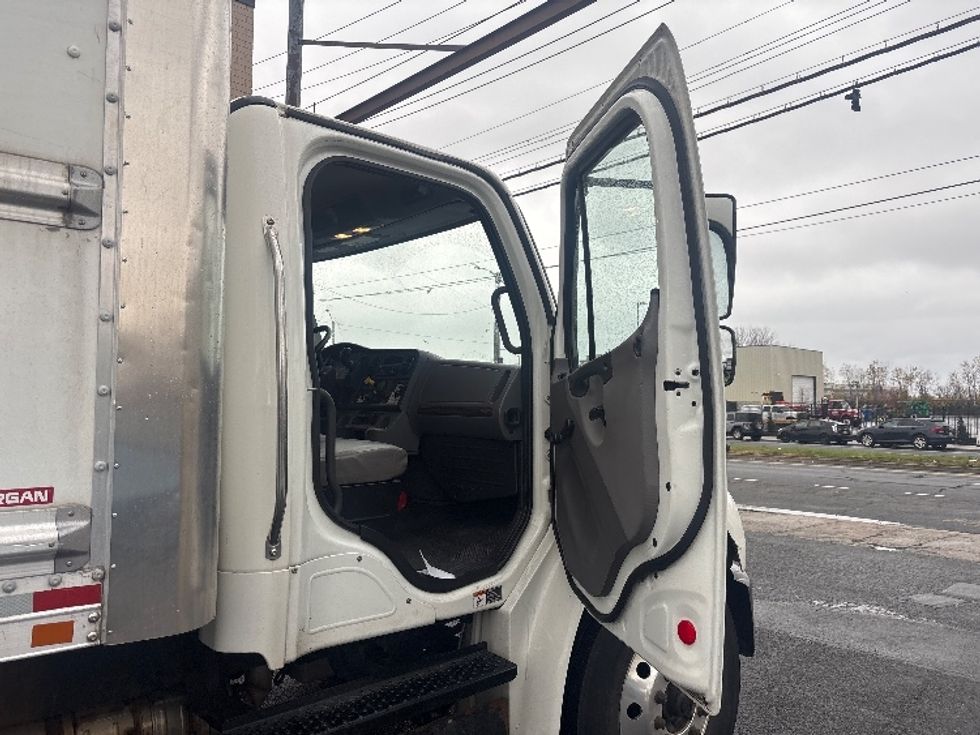 Medium Duty Box Truck-Light and Medium Duty Trucks-Freightliner-2020-M2-Jamaica-NY-171,670\n\t\tmiles-$ 45,500 - Image 20