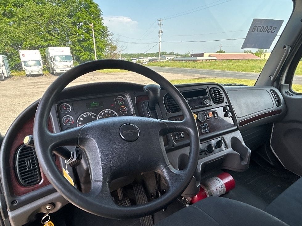 Medium Duty Box Truck-Light and Medium Duty Trucks-Freightliner-2020-M2-Kalamazoo-MI-271,967\n\t\tmiles-$ 37,750 - Image 17