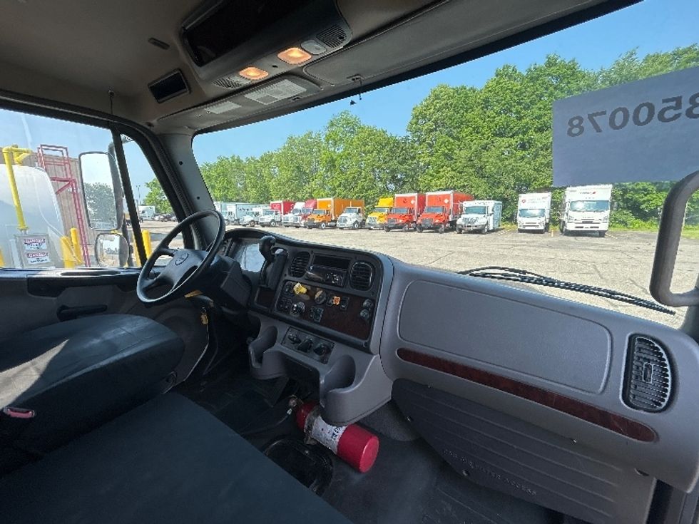Medium Duty Box Truck-Light and Medium Duty Trucks-Freightliner-2020-M2-Kalamazoo-MI-271,967\n\t\tmiles-$ 37,750 - Image 21