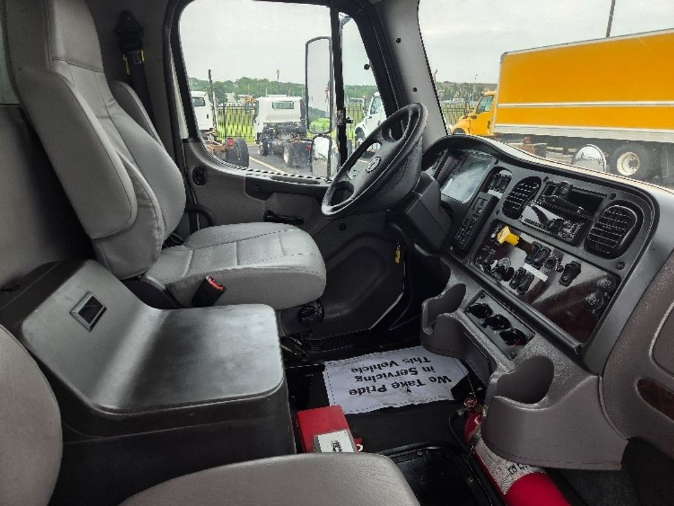 Medium Duty Box Truck-Light and Medium Duty Trucks-Freightliner-2020-M2-Kansas City-MO-288,695\n\t\tmiles-$ 24,000 - Image 22