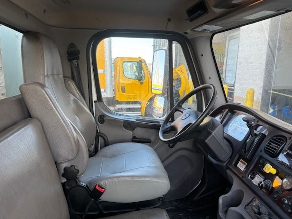 Medium Duty Box Truck-Light and Medium Duty Trucks-Freightliner-2020-M2-Katy-TX-145,985\n\t\tmiles-$ 55,750 - Image 22