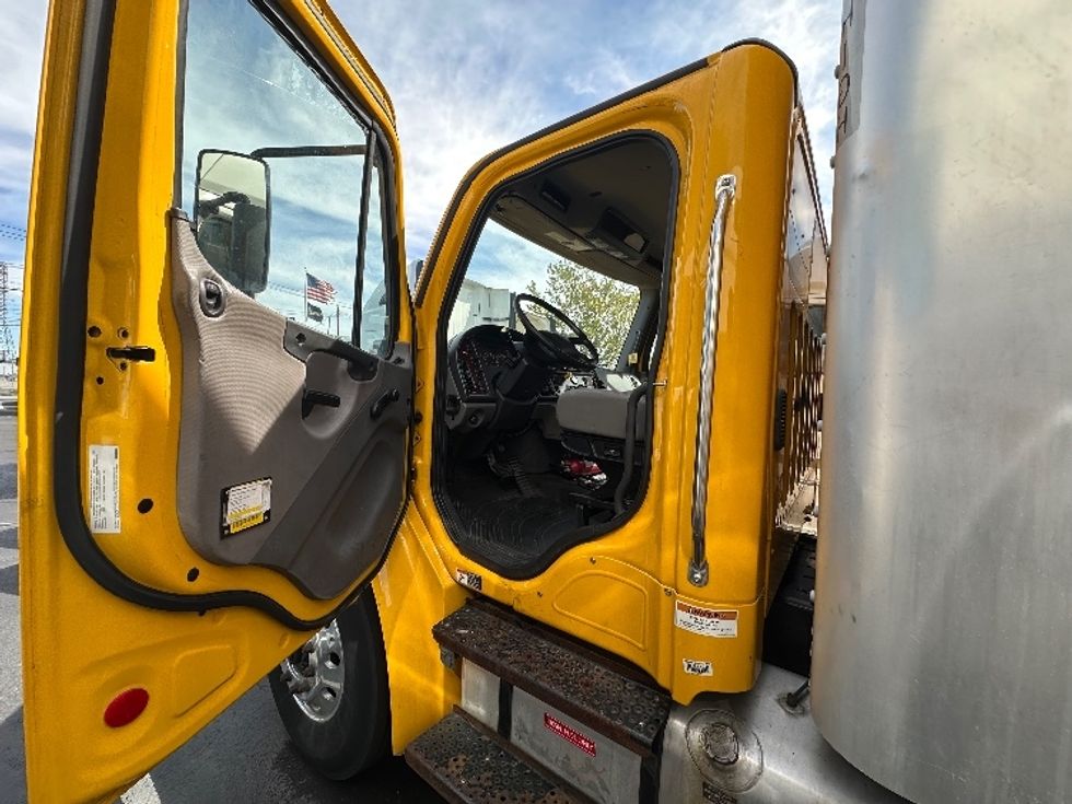 Medium Duty Box Truck-Light and Medium Duty Trucks-Freightliner-2020-M2-Kearny-NJ-177,614\n\t\tmiles-$ 38,500 - Image 16
