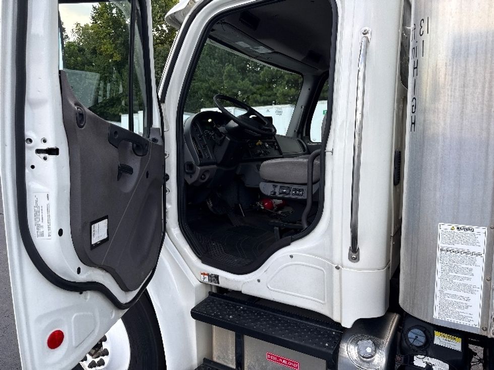 Medium Duty Box Truck-Light and Medium Duty Trucks-Freightliner-2020-M2-Kennesaw-GA-351,806\n\t\tmiles-$ 24,250 - Image 16