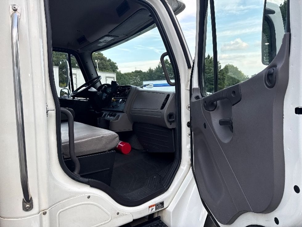 Medium Duty Box Truck-Light and Medium Duty Trucks-Freightliner-2020-M2-Kennesaw-GA-351,806\n\t\tmiles-$ 24,250 - Image 20