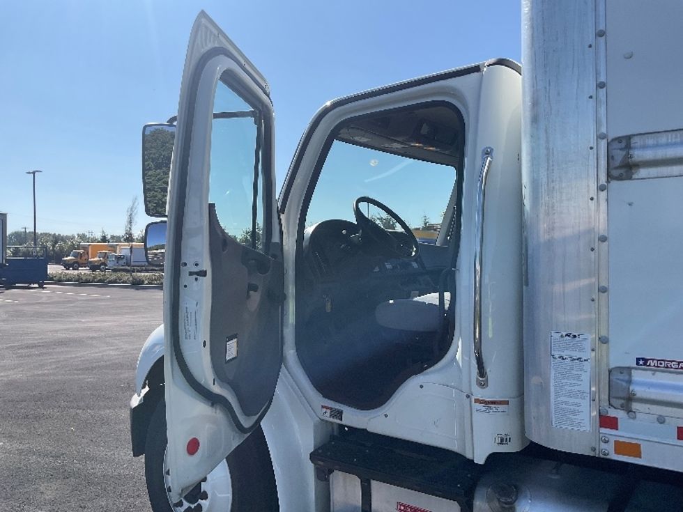 Medium Duty Box Truck-Light and Medium Duty Trucks-Freightliner-2020-M2-Kent-WA-123,144\n\t\tmiles-$ 68,500 - Image 16