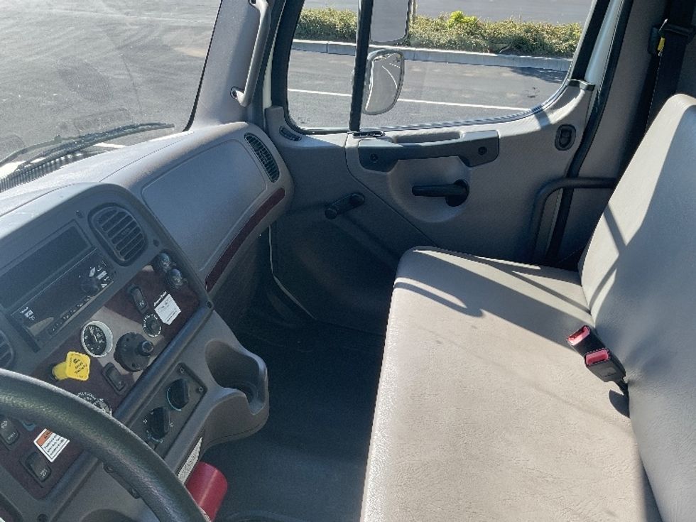 Medium Duty Box Truck-Light and Medium Duty Trucks-Freightliner-2020-M2-Kent-WA-123,144\n\t\tmiles-$ 68,500 - Image 19