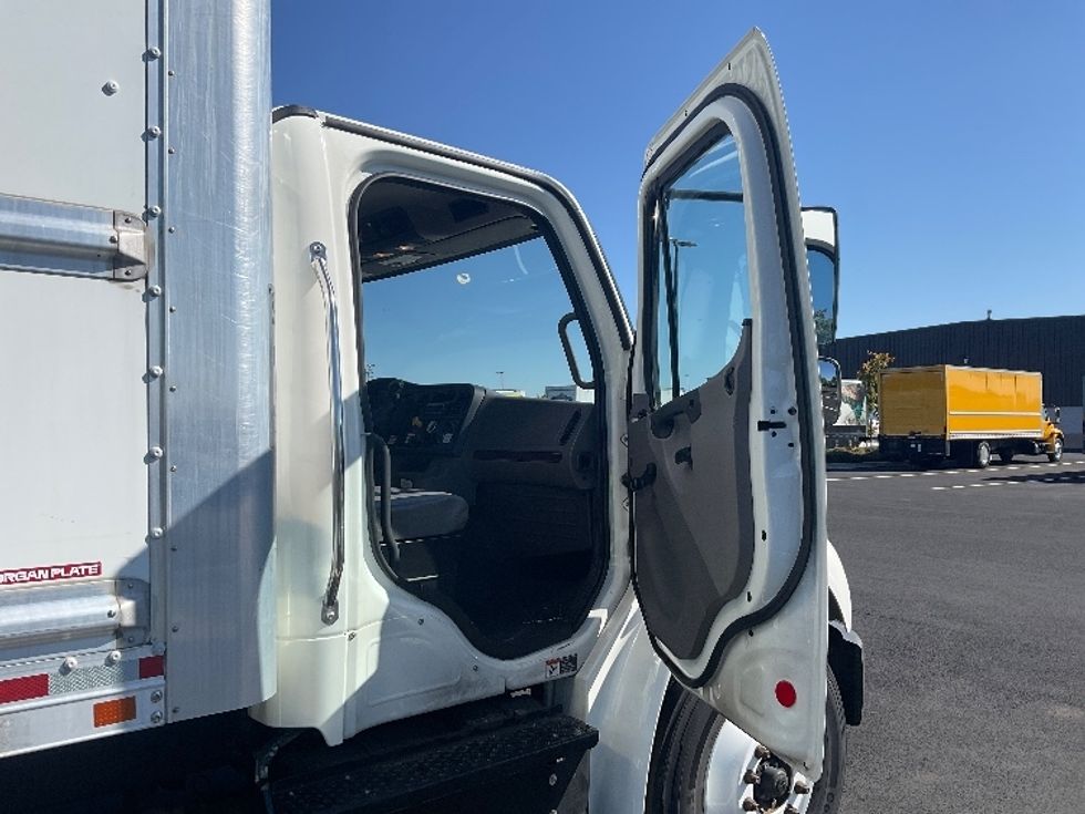 Medium Duty Box Truck-Light and Medium Duty Trucks-Freightliner-2020-M2-Kent-WA-123,144\n\t\tmiles-$ 68,500 - Image 20