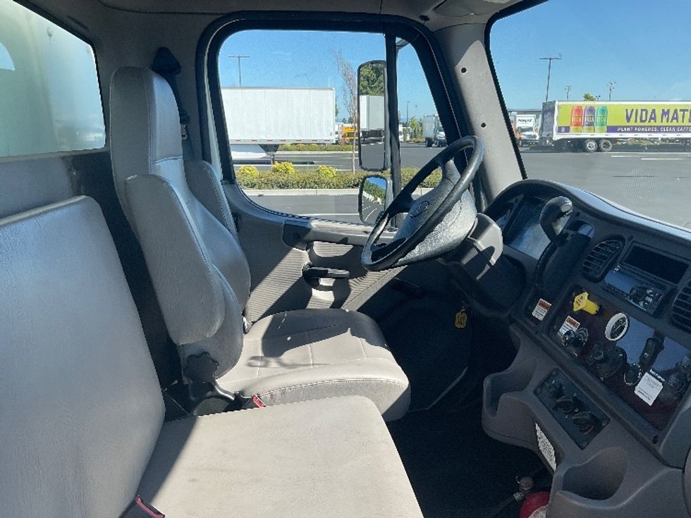 Medium Duty Box Truck-Light and Medium Duty Trucks-Freightliner-2020-M2-Kent-WA-123,144\n\t\tmiles-$ 68,500 - Image 22