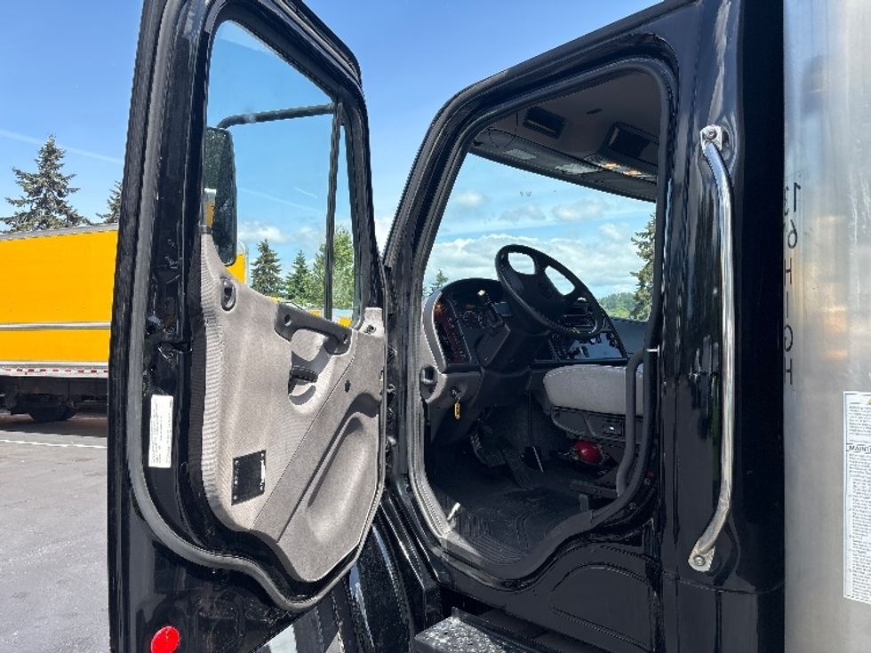 Medium Duty Box Truck-Light and Medium Duty Trucks-Freightliner-2020-M2-Kent-WA-96,942\n\t\tmiles-$ 62,250 - Image 16
