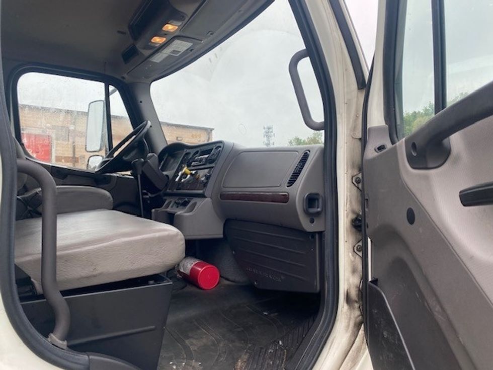 Medium Duty Box Truck-Light and Medium Duty Trucks-Freightliner-2020-M2-King Of Prussia-PA-310,950\n\t\tmiles-$ 23,000 - Image 11