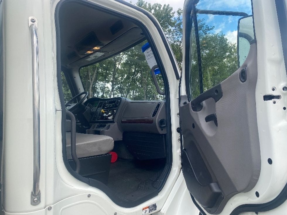 Medium Duty Box Truck-Light and Medium Duty Trucks-Freightliner-2020-M2-King Of Prussia-PA-349,301\n\t\tmiles-$ 23,000 - Image 20
