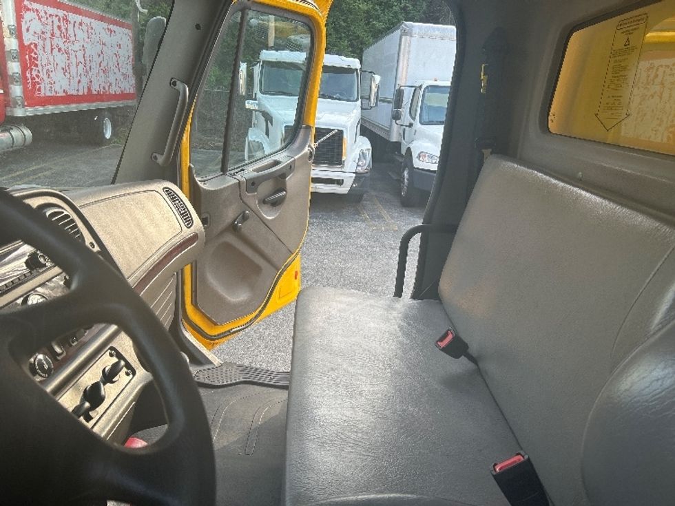 Medium Duty Box Truck-Light and Medium Duty Trucks-Freightliner-2020-M2-Knoxville-TN-182,564\n\t\tmiles-$ 53,000 - Image 19