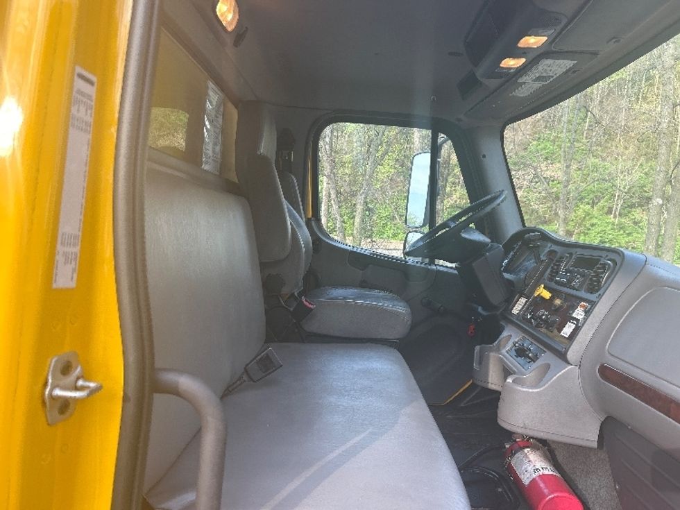 2020 Freightliner M2 106 Medium Duty photo 18