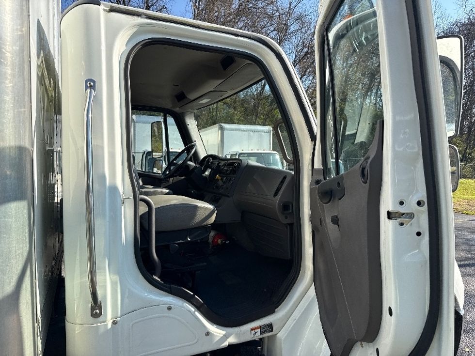 Medium Duty Box Truck-Light and Medium Duty Trucks-Freightliner-2020-M2-Knoxville-TN-241,713\n\t\tmiles-$ 47,000 - Image 20