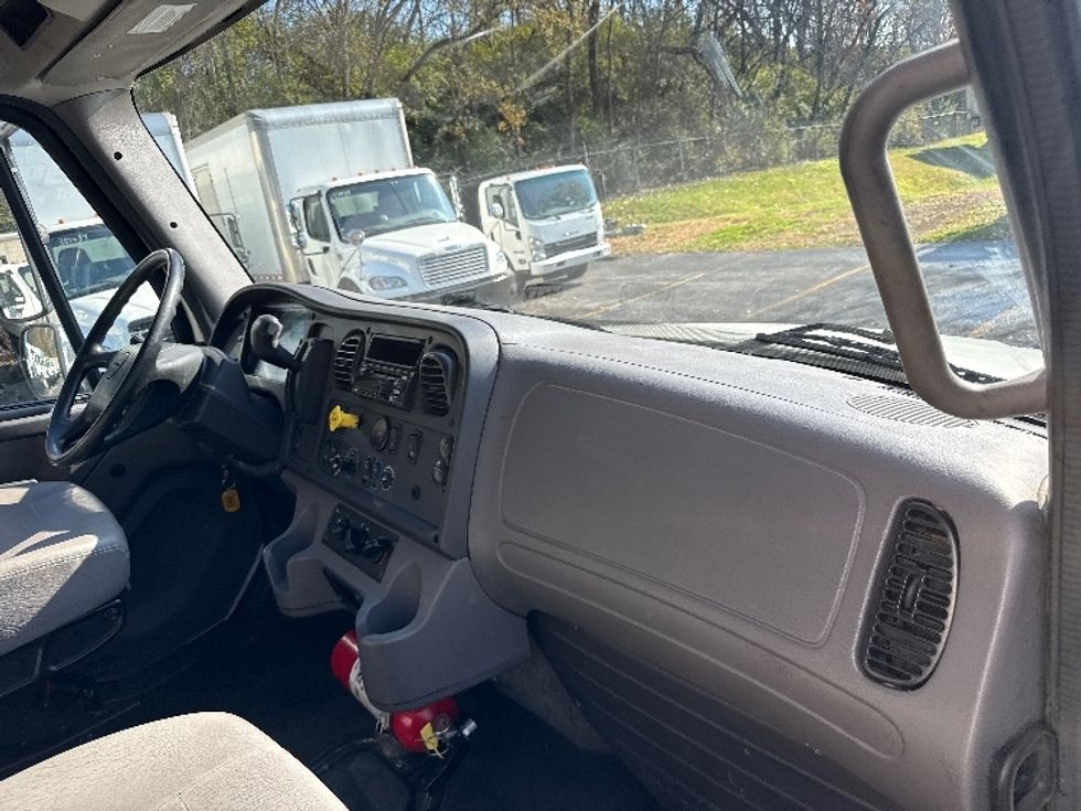 Medium Duty Box Truck-Light and Medium Duty Trucks-Freightliner-2020-M2-Knoxville-TN-241,713\n\t\tmiles-$ 47,000 - Image 21