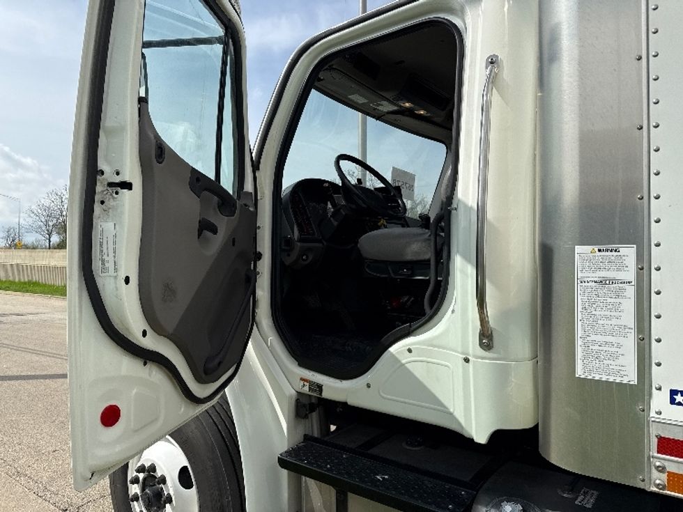 Medium Duty Box Truck-Light and Medium Duty Trucks-Freightliner-2020-M2-La Porte-IN-105,745\n\t\tmiles-$ 59,500 - Image 15