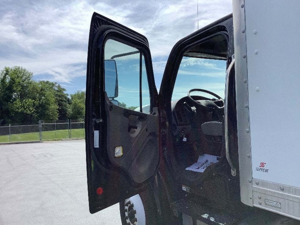 Medium Duty Box Truck-Light and Medium Duty Trucks-Freightliner-2020-M2-Lancaster-PA-100,762\n\t\tmiles-$ 69,750 - Image 16