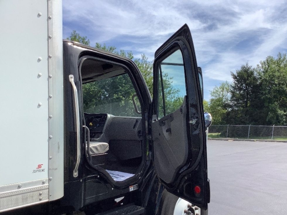 Medium Duty Box Truck-Light and Medium Duty Trucks-Freightliner-2020-M2-Lancaster-PA-100,762\n\t\tmiles-$ 69,750 - Image 20