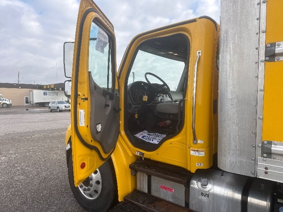 Medium Duty Box Truck-Light and Medium Duty Trucks-Freightliner-2020-M2-Lansing-MI-224,880\n\t\tmiles-$ 37,000 - Image 16