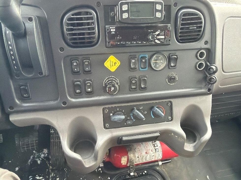 Medium Duty Box Truck-Light and Medium Duty Trucks-Freightliner-2020-M2-Lansing-MI-238,266\n\t\tmiles-$ 44,750 - Image 25