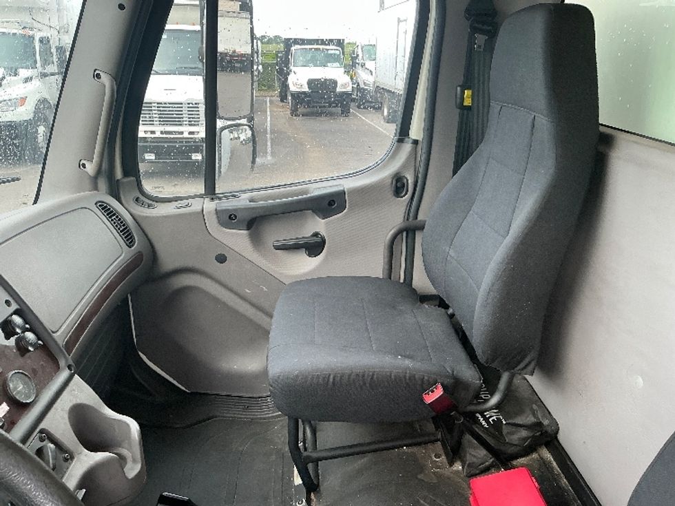 Medium Duty Box Truck-Light and Medium Duty Trucks-Freightliner-2020-M2-Lexington-KY-282,888\n\t\tmiles-$ 35,500 - Image 19