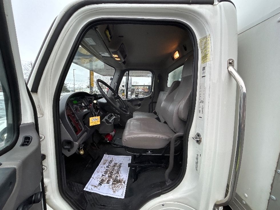 Medium Duty Box Truck-Light and Medium Duty Trucks-Freightliner-2020-M2-Liverpool-NY-131,100\n\t\tmiles-$ 50,000 - Image 16