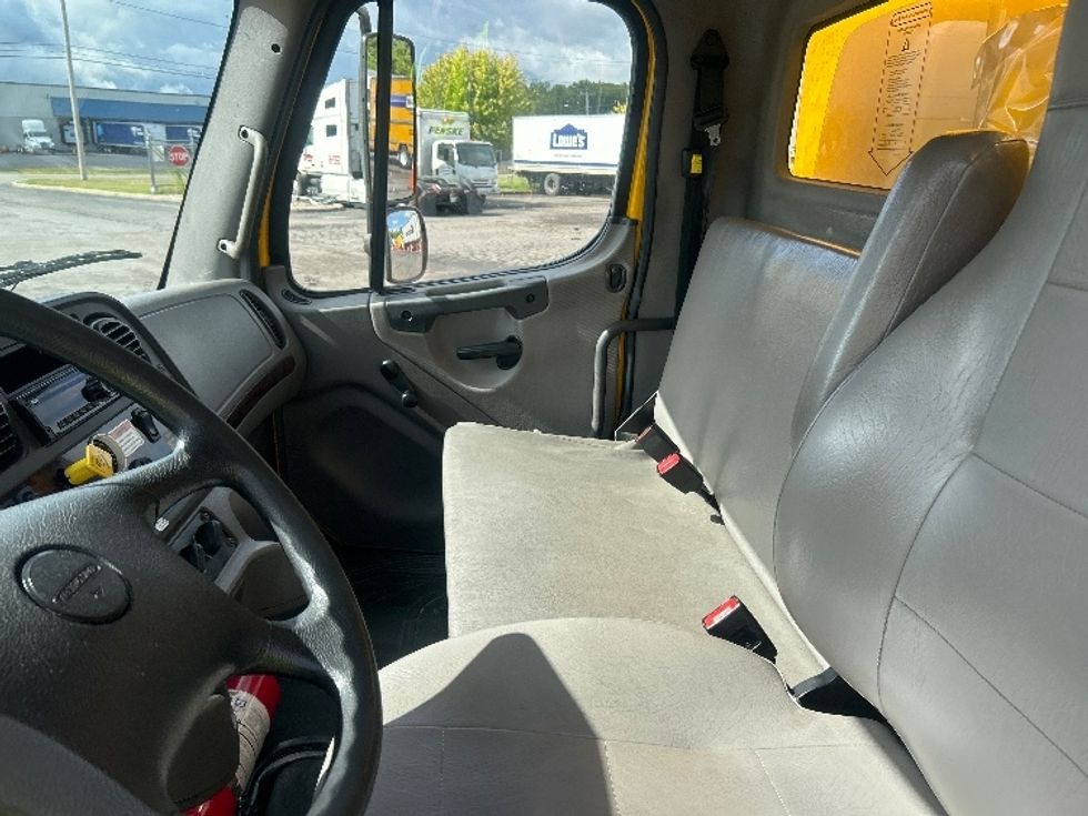 Medium Duty Box Truck-Light and Medium Duty Trucks-Freightliner-2020-M2-Liverpool-NY-216,189\n\t\tmiles-$ 52,500 - Image 19