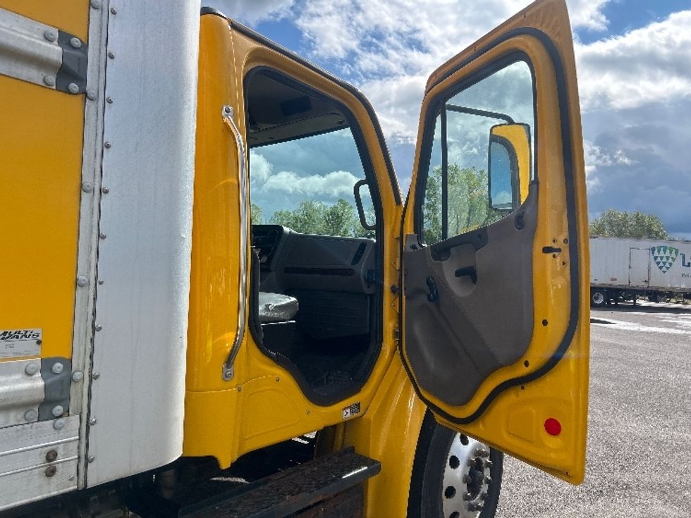 Medium Duty Box Truck-Light and Medium Duty Trucks-Freightliner-2020-M2-Liverpool-NY-216,189\n\t\tmiles-$ 52,500 - Image 20