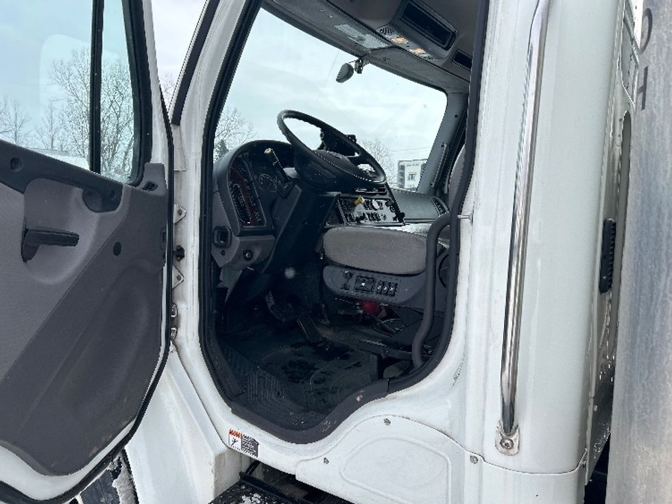 Medium Duty Box Truck-Light and Medium Duty Trucks-Freightliner-2020-M2-Liverpool-NY-58,342\n\t\tmiles-$ 53,250 - Image 16