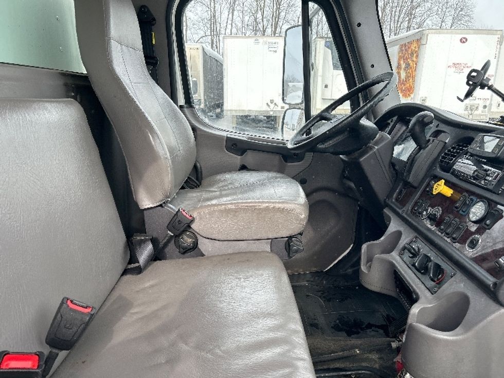 Medium Duty Box Truck-Light and Medium Duty Trucks-Freightliner-2020-M2-Liverpool-NY-58,342\n\t\tmiles-$ 53,250 - Image 22