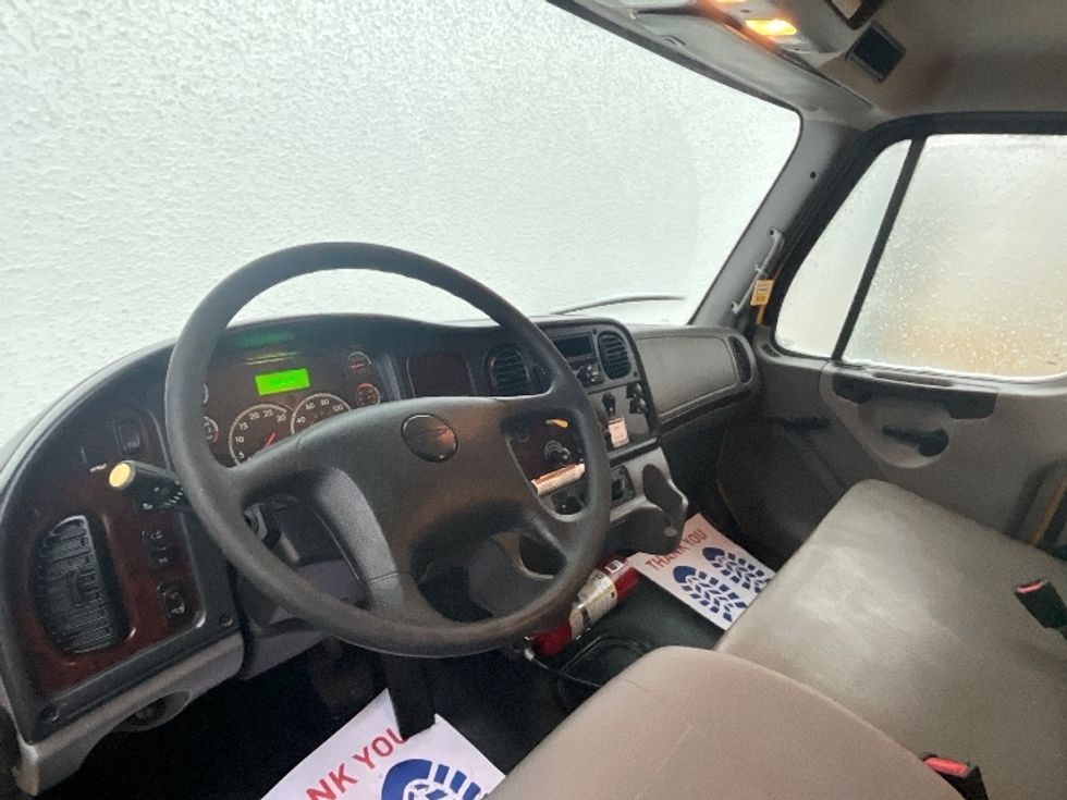 Medium Duty Box Truck-Light and Medium Duty Trucks-Freightliner-2020-M2-London-ON-303,292\n\t\tkm-$ 52,750 - Image 17