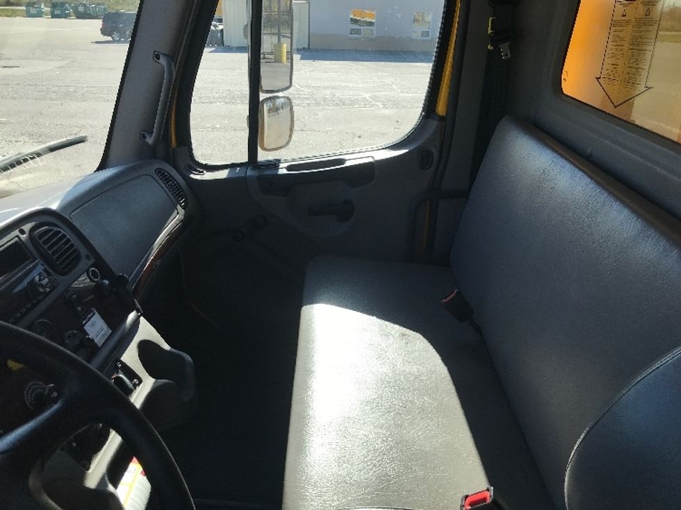 Medium Duty Box Truck-Light and Medium Duty Trucks-Freightliner-2020-M2-London-ON-303,292\n\t\tkm-$ 52,750 - Image 19