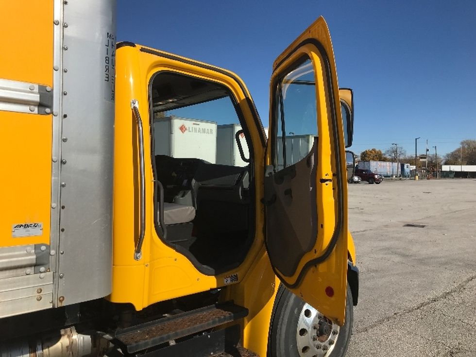 Medium Duty Box Truck-Light and Medium Duty Trucks-Freightliner-2020-M2-London-ON-303,292\n\t\tkm-$ 52,750 - Image 20