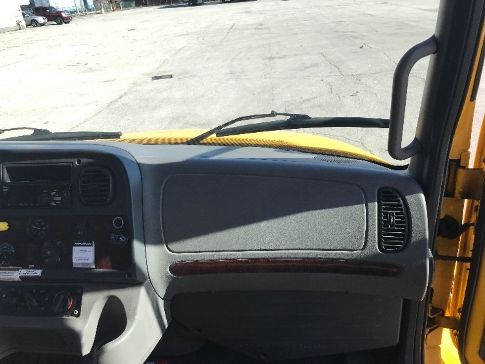 Medium Duty Box Truck-Light and Medium Duty Trucks-Freightliner-2020-M2-London-ON-303,292\n\t\tkm-$ 52,750 - Image 21