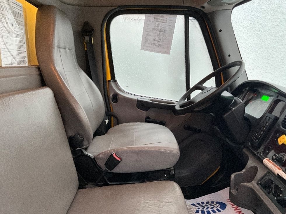 Medium Duty Box Truck-Light and Medium Duty Trucks-Freightliner-2020-M2-London-ON-303,292\n\t\tkm-$ 52,750 - Image 22