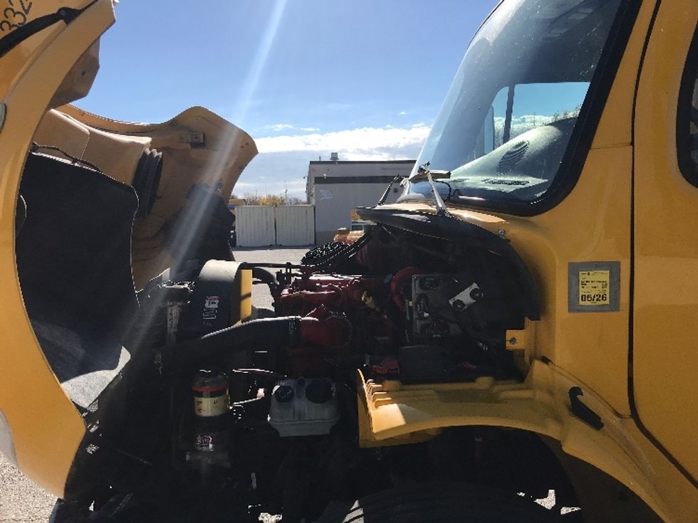 Medium Duty Box Truck-Light and Medium Duty Trucks-Freightliner-2020-M2-London-ON-303,292\n\t\tkm-$ 52,750 - Image 24