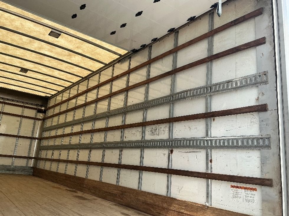 Medium Duty Box Truck-Light and Medium Duty Trucks-Freightliner-2020-M2-London-ON-316,383\n\t\tkm-$ 57,750 - Image 12