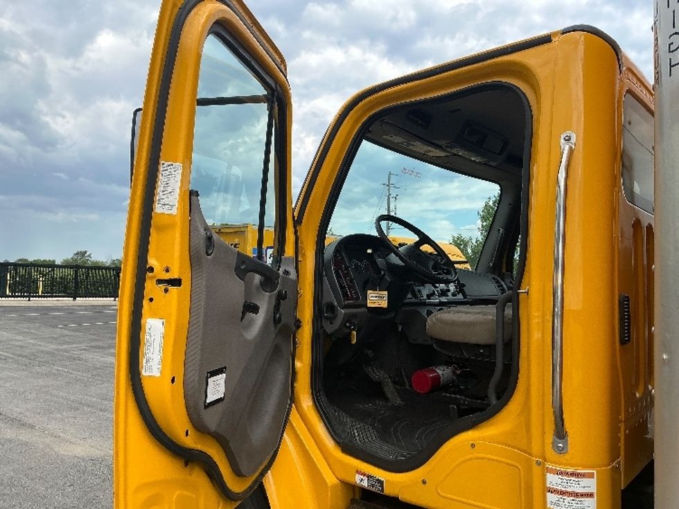 Medium Duty Box Truck-Light and Medium Duty Trucks-Freightliner-2020-M2-London-ON-316,383\n\t\tkm-$ 57,750 - Image 16