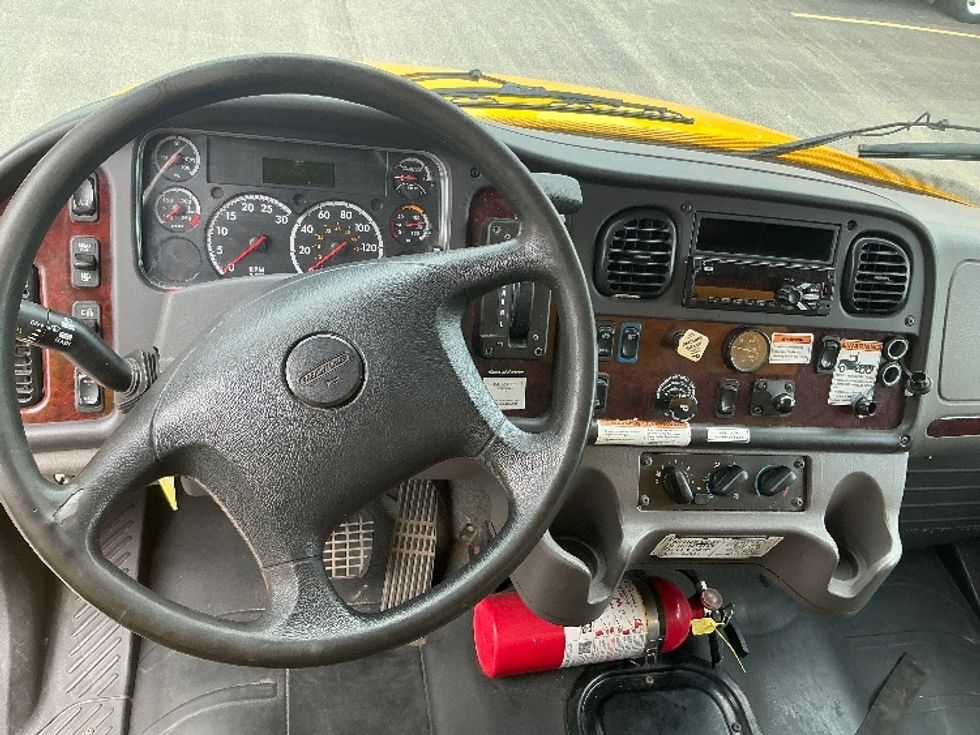 Medium Duty Box Truck-Light and Medium Duty Trucks-Freightliner-2020-M2-London-ON-316,383\n\t\tkm-$ 57,750 - Image 18
