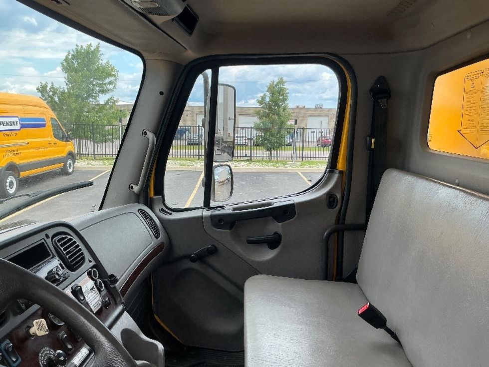 Medium Duty Box Truck-Light and Medium Duty Trucks-Freightliner-2020-M2-London-ON-316,383\n\t\tkm-$ 57,750 - Image 19