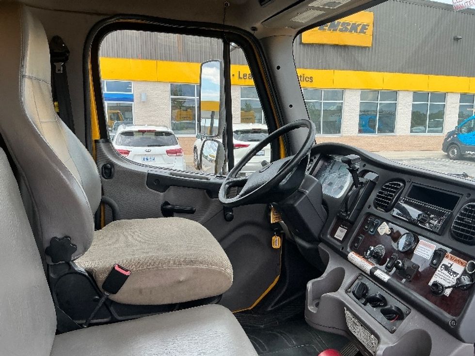 Medium Duty Box Truck-Light and Medium Duty Trucks-Freightliner-2020-M2-London-ON-316,383\n\t\tkm-$ 57,750 - Image 22